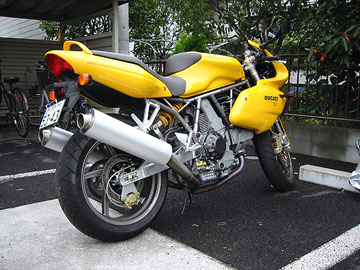 カーボンクラッチを付けた、DUCATI SS900ie