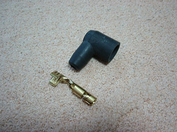 ホットワイヤーのエルボ型コネクタとブーツ