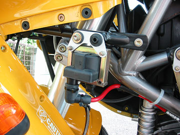 水平シリンダ用イグニッションコイルへ装着