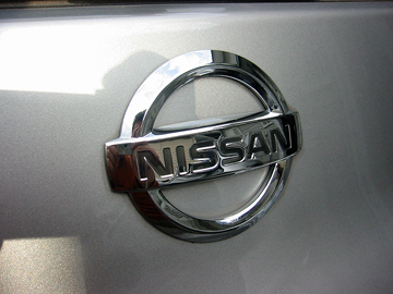 NISSANのエンブレムもピカピカ