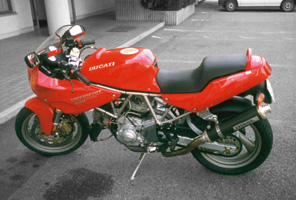 DUCATI 900SS 横から